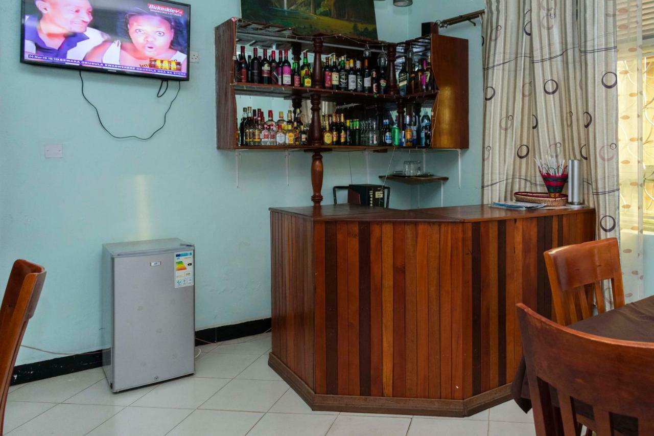 Relief Motel Fort Portal Extérieur photo