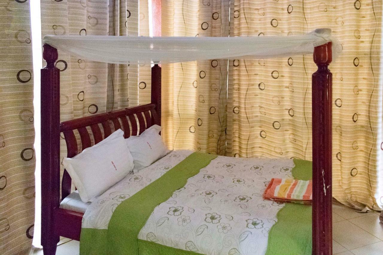 Relief Motel Fort Portal Extérieur photo