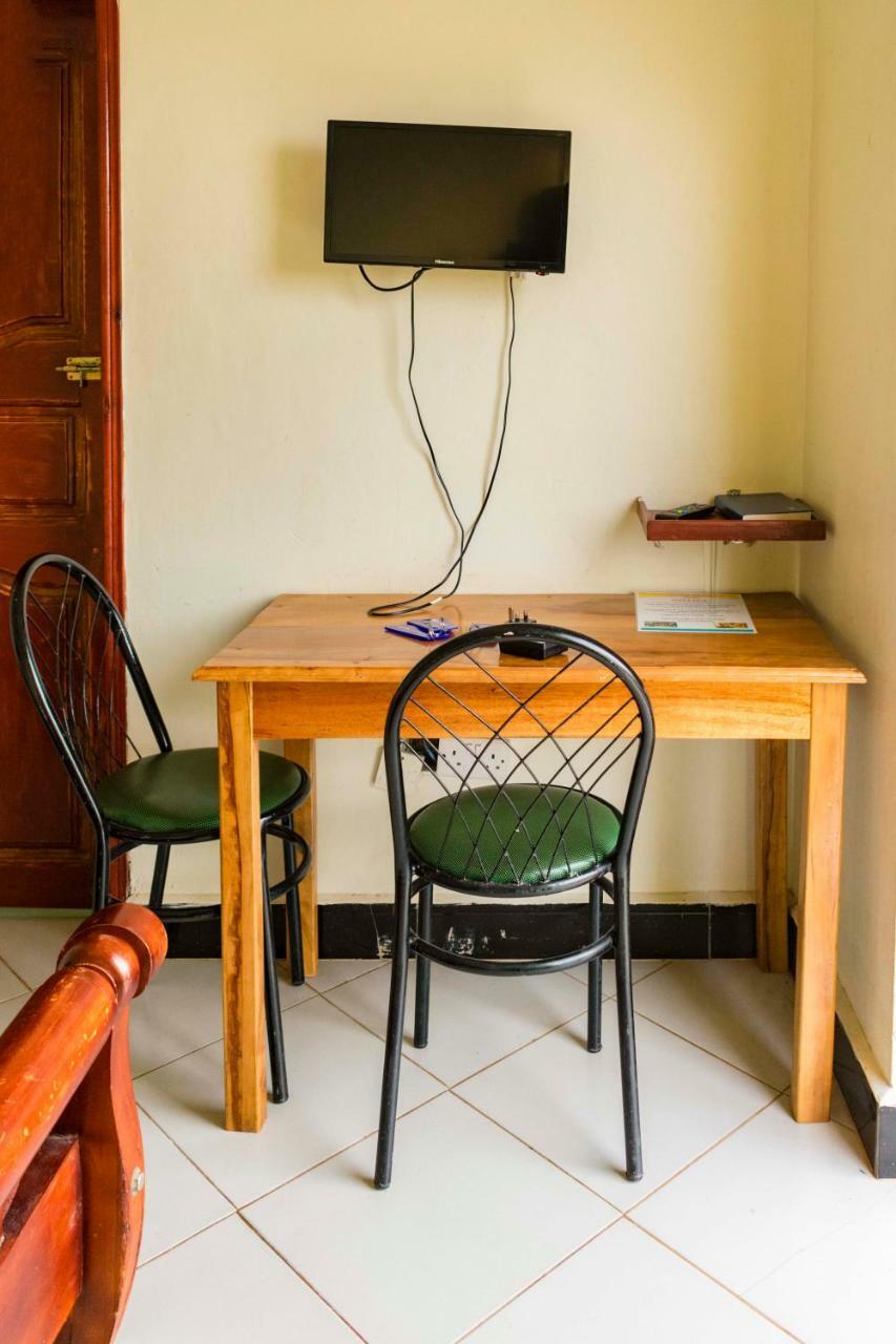 Relief Motel Fort Portal Extérieur photo
