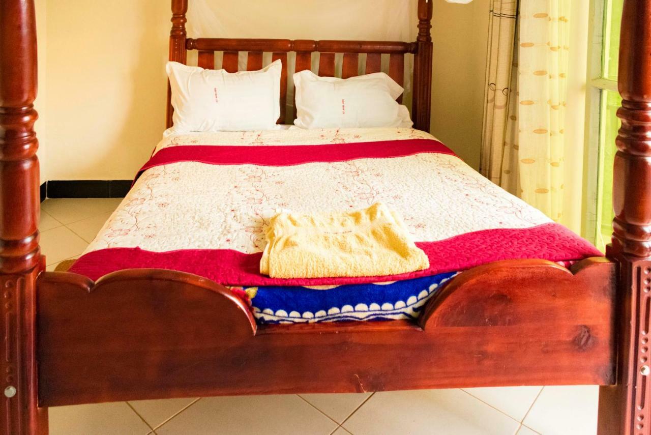 Relief Motel Fort Portal Extérieur photo