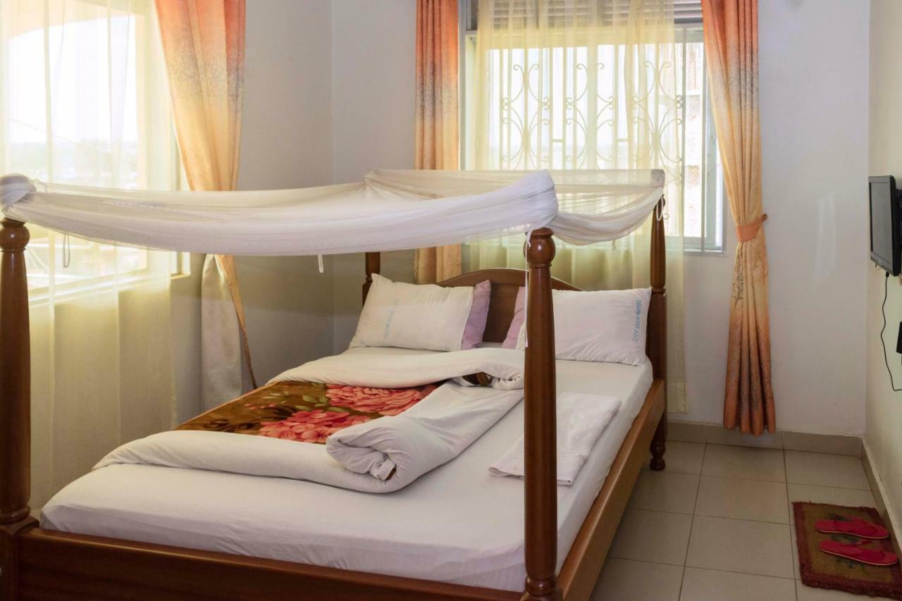 Relief Motel Fort Portal Extérieur photo